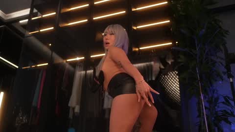 Snapshot of ami_katana chatting on 02.08.25 Ami online show from 02.08.25