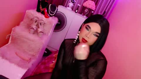 Queen Mireska online show from 01.06.25