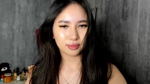 Amina online show from 02.20.25