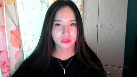 Snapshot of amina_artin chatting on 11.24.25 Amina online show from 11.24.25