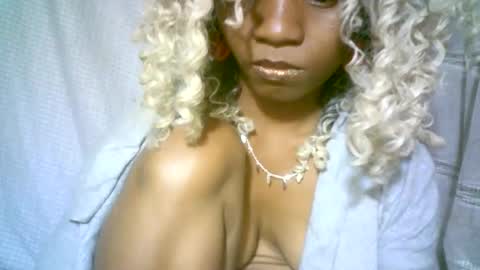 Snapshot of aminah01 chatting on 01.04.25 aminah01 online show from 01.04.25