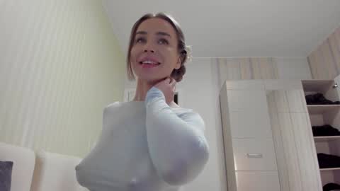 Snapshot of aminaswan_ chatting on 12.18.25 Kristina online show from 12.18.25