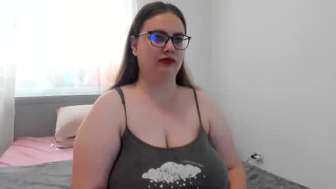Snapshot of amiravyxen chatting on 06.25.26 Amira Vyxen online show from 06.25.26