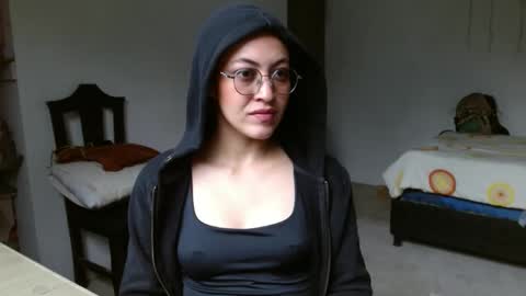 Snapshot of amitlu_ chatting on 01.05.25 amitlu_ online show from 01.05.25