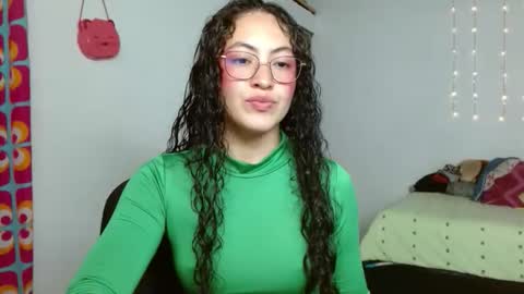 Snapshot of amitlu_ chatting on 10.20.25 amitlu_ online show from 10.20.25