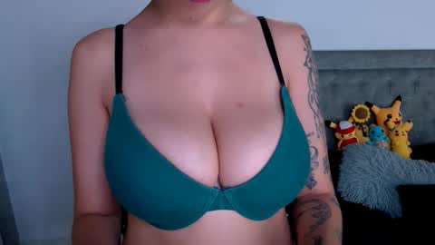 Snapshot of ammanda_ chatting on 11.14.25 diana online show from 11.14.25