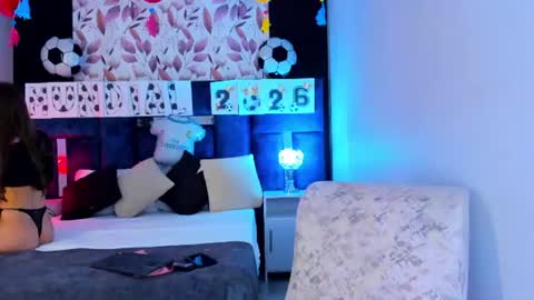 Snapshot of ammyjoness_ chatting on 06.18.26 Ammy Jones online show from 06.18.26