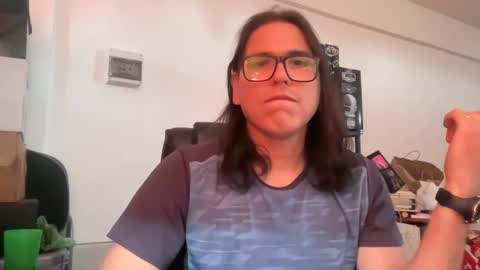 Snapshot of amo_s chatting on 10.11.25 amo_s online show from 10.11.25