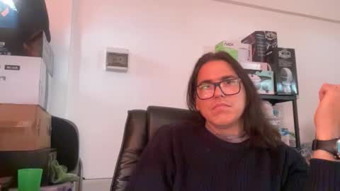 Snapshot of amo_s chatting on 10.12.25 amo_s online show from 10.12.25