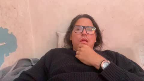 Snapshot of amo_s chatting on 10.19.25 amo_s online show from 10.19.25