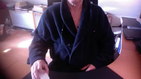 Snapshot of amor2200 chatting on 02.18.26 Amor2200 online show from 02.18.26