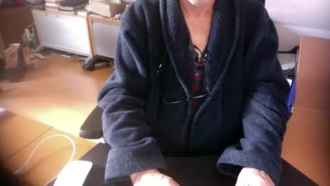 Snapshot of amor2200 chatting on 03.29.26 Amor2200 online show from 03.29.26