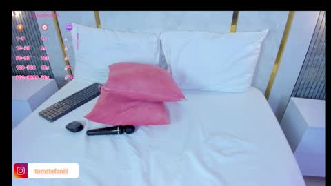 Snapshot of amor_smith_ chatting on 09.20.25 Tefy online show from 09.20.25