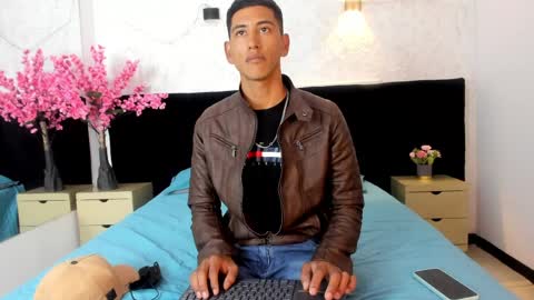 Snapshot of amorvives chatting on 04.11.26 Carlos online show from 04.11.26