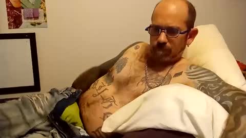 Snapshot of amunrethegod chatting on 10.13.25 amunrethegod online show from 10.13.25