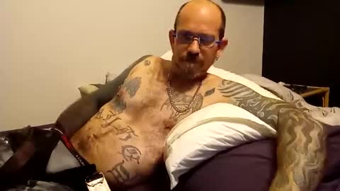 Snapshot of amunrethegod chatting on 10.19.25 amunrethegod online show from 10.19.25