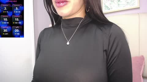 Snapshot of amy_le chatting on 12.04.24 Amy online show from 12.04.24