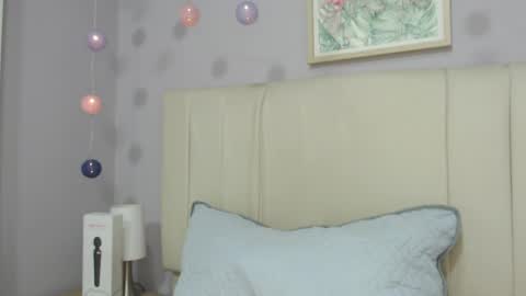 Snapshot of amy_le chatting on 03.07.25 Amy online show from 03.07.25