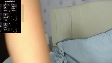 Snapshot of amy_le chatting on 03.11.25 Amy online show from 03.11.25