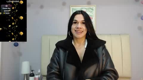 Snapshot of amy_le chatting on 11.06.25 Amy online show from 11.06.25