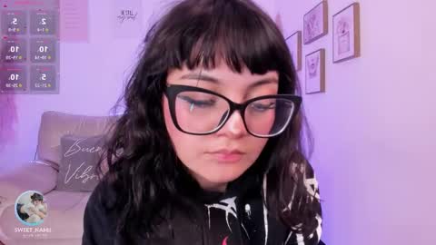 Snapshot of amy_lit chatting on 09.13.25 Hello I am Allison Welcome to my room and let is have a good time together whith me online show from 09.13.25