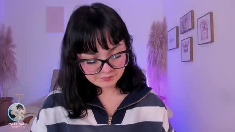 Snapshot of amy_lit chatting on 09.23.25 Hello I am Allison Welcome to my room and let is have a good time together whith me online show from 09.23.25