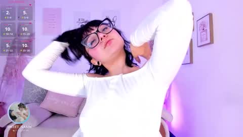 Snapshot of amy_lit chatting on 09.29.25 Hello I am Allison Welcome to my room and let is have a good time together whith me online show from 09.29.25