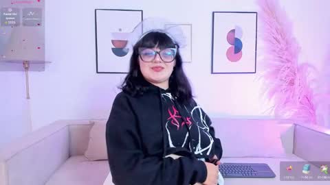 Snapshot of amy_lit chatting on 10.14.25 Hello I am Allison Welcome to my room and let is have a good time together whith me online show from 10.14.25