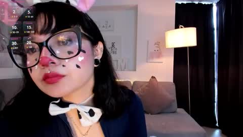 Snapshot of amy_lit chatting on 10.15.25 Hello I am Allison Welcome to my room and let is have a good time together whith me online show from 10.15.25