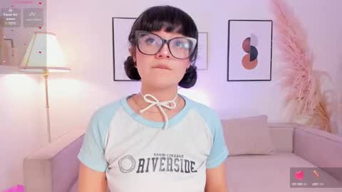 Snapshot of amy_lit chatting on 10.16.25 Hello I am Allison Welcome to my room and let is have a good time together whith me online show from 10.16.25