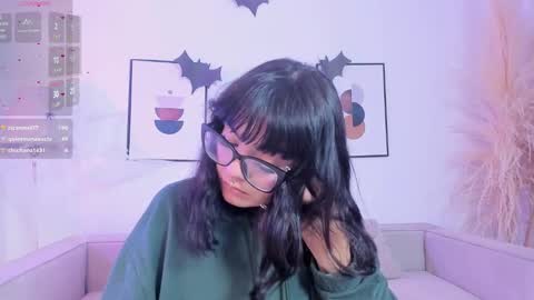 Snapshot of amy_lit chatting on 10.21.25 Hello I am Allison Welcome to my room and let is have a good time together whith me online show from 10.21.25