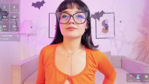 Snapshot of amy_lit chatting on 10.23.25 Hello I am Allison Welcome to my room and let is have a good time together whith me online show from 10.23.25