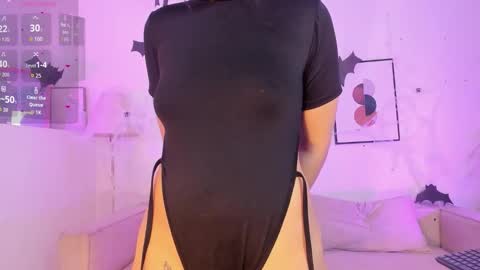 Snapshot of amy_lit chatting on 10.27.25 Hello I am Allison Welcome to my room and let is have a good time together whith me online show from 10.27.25