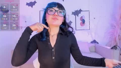 Snapshot of amy_lit chatting on 10.30.25 Hello I am Allison Welcome to my room and let is have a good time together whith me online show from 10.30.25