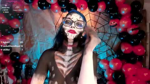 Snapshot of amy_lit chatting on 10.31.25 Hello I am Allison Welcome to my room and let is have a good time together whith me online show from 10.31.25