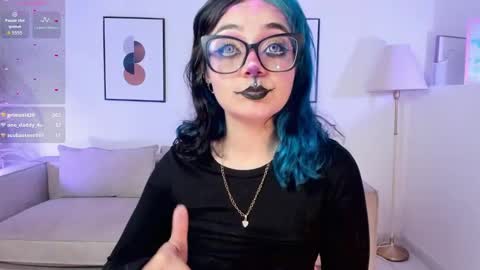 Snapshot of amy_lit chatting on 11.19.25 Hello I am Allison Welcome to my room and let is have a good time together whith me online show from 11.19.25