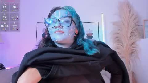 Snapshot of amy_lit chatting on 11.26.25 Hello I am Allison Welcome to my room and let is have a good time together whith me online show from 11.26.25