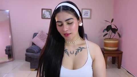 Snapshot of amy_lovelydoll chatting on 10.01.25 Amy online show from 10.01.25