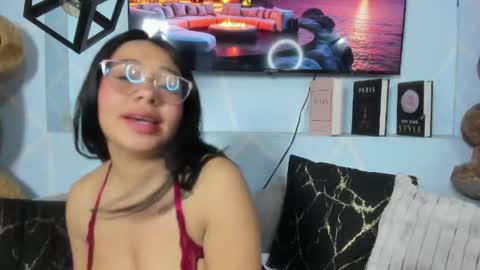 Snapshot of amy_noa chatting on 05.06.26 Emy Noa online show from 05.06.26