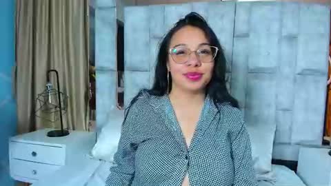 Snapshot of amy_noa chatting on 06.12.26 Emy Noa online show from 06.12.26