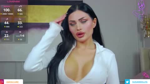 Snapshot of amyazuree chatting on 10.16.25 Amy online show from 10.16.25