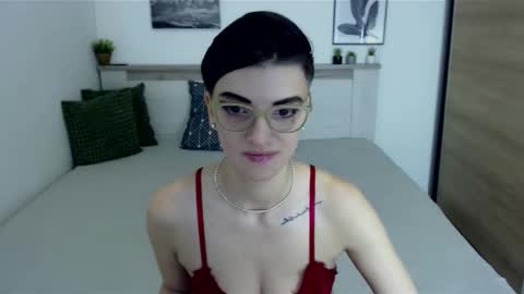 Snapshot of amylexy chatting on 12.20.24 Hi there guys  My pleasure in your hands  pvt is open online show from 12.20.24
