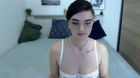 Snapshot of amylexy chatting on 09.29.25 Hi there guys  My pleasure in your hands  pvt is open online show from 09.29.25