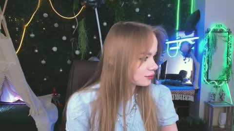 Snapshot of amynox chatting on 03.04.26 Amy online show from 03.04.26