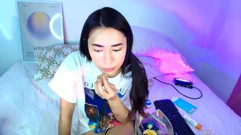 Snapshot of amyolimpo chatting on 04.06.26 Amy ... Nice to meet u thumb up me please its important online show from 04.06.26