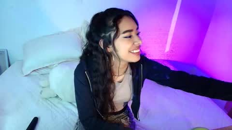 Snapshot of amyolimpo chatting on 04.30.26 Amy ... Nice to meet u thumb up me please its important online show from 04.30.26