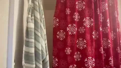 Snapshot of amysmilez chatting on 12.15.25 Amy Smilez online show from 12.15.25