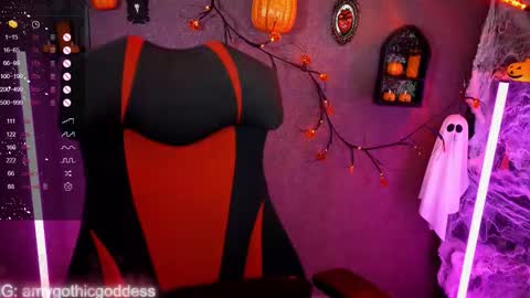 Snapshot of amywhitenessxx chatting on 10.25.25 Amy switch Goddess divine Mistress online show from 10.25.25