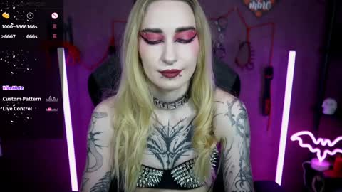 Snapshot of amywhitenessxx chatting on 04.02.26 Amy switch Goddess divine Mistress online show from 04.02.26
