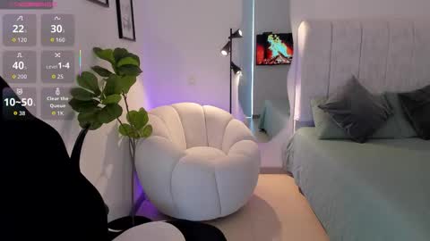 Snapshot of amywoods chatting on 03.05.26 online show from 03.05.26